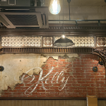 映画・ドラマの美術チームが創り出す非日常空間！ヴィンテージに包まれるデザインカフェ「Kelly」誕生